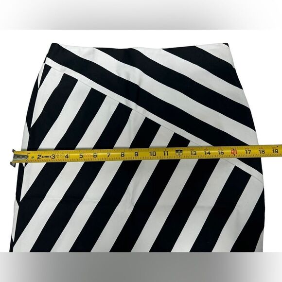 NWT Banana Republic Black and White Striped Pencil women’s Skirt 2 knee length - Picture 4 of 6